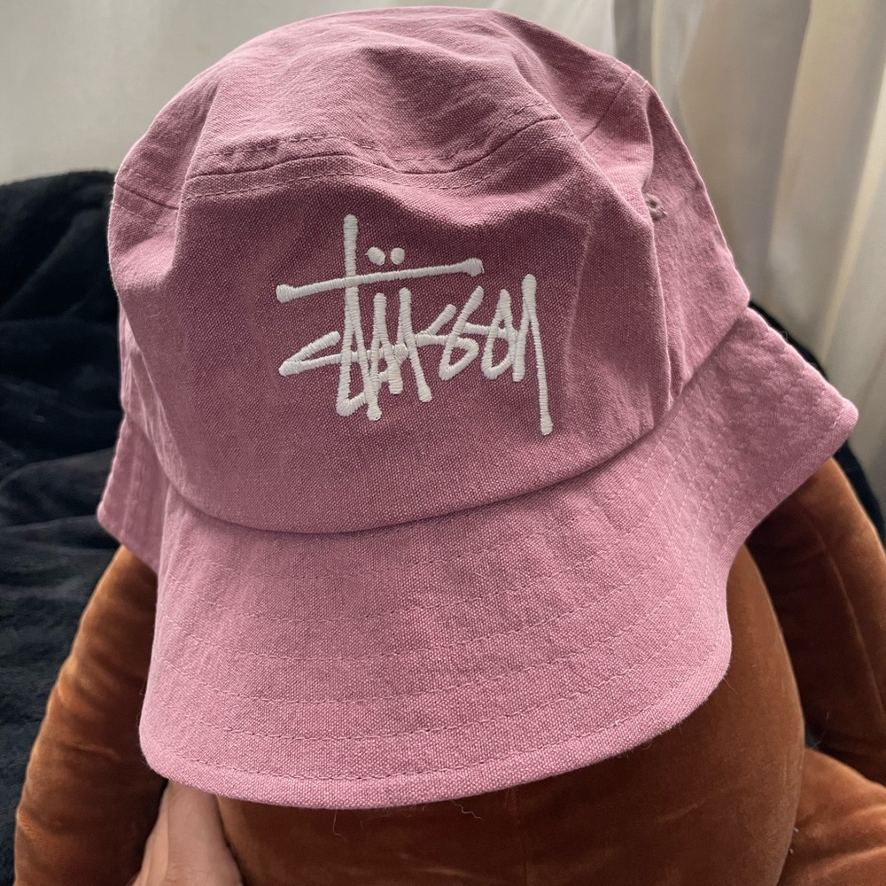 STUSSY BUCKET HAT